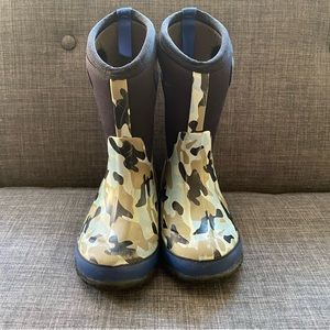 Bogs Kids Camouflage Boots - Black and Tan
